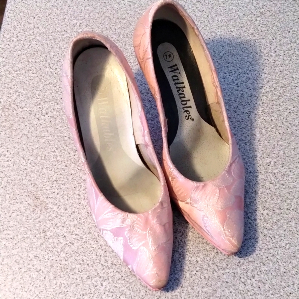Vintage Pink high heel pumps